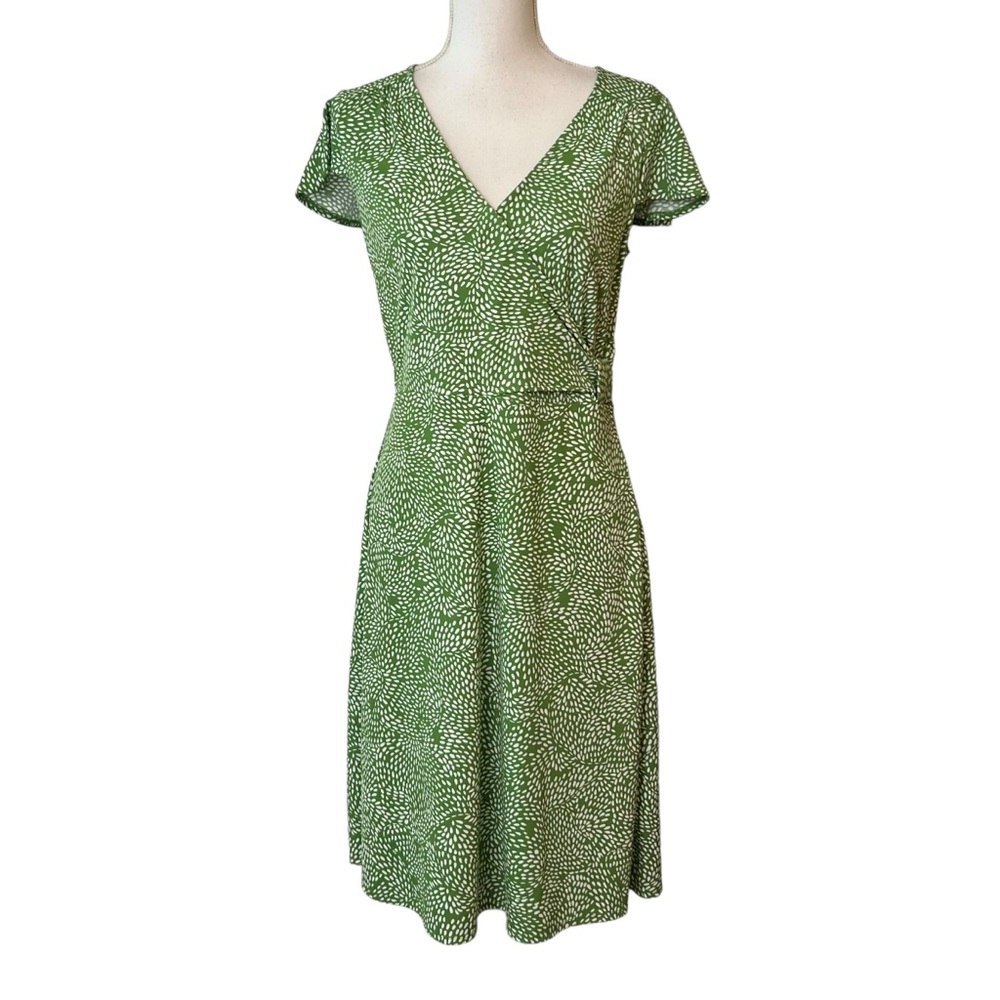 Loft Stretch Knit Short Sleeve, SZ 6 in Green/White print, great for summer fun!